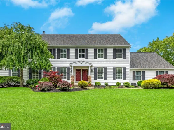 25 Ginnie Ln, Princeton Junction, NJ 08550