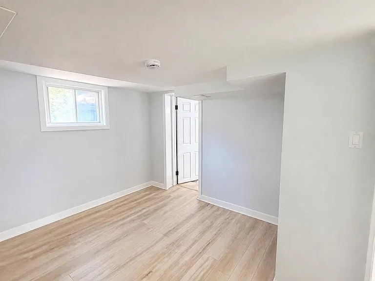 567 Campbell Ave #LOWER — Photo 2