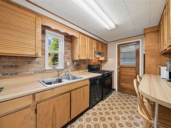 4th image of 115 Williams Pl