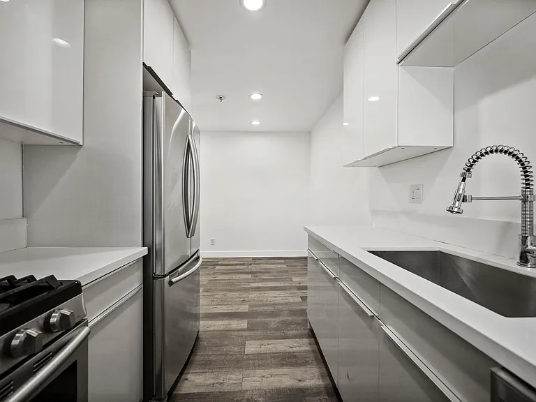 1333 W 36th Place Apartments — Photo 15