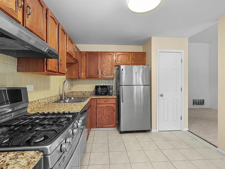 607 Eastview Ct #Z2 — Photo 15