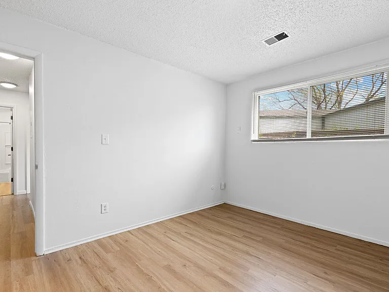 1328 S Coffman St — Photo 14