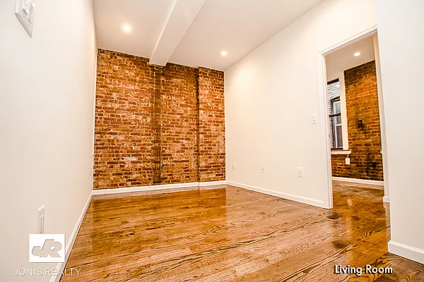 Rented by Jonis Realty | media 7