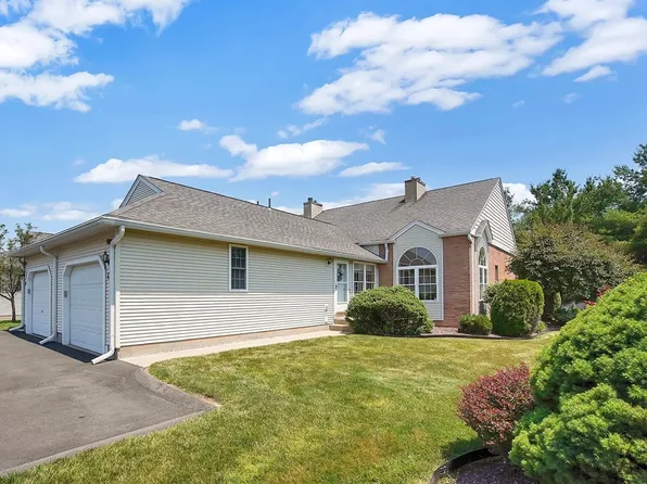 17 Castle Hill Rd #H, Agawam, MA 01001