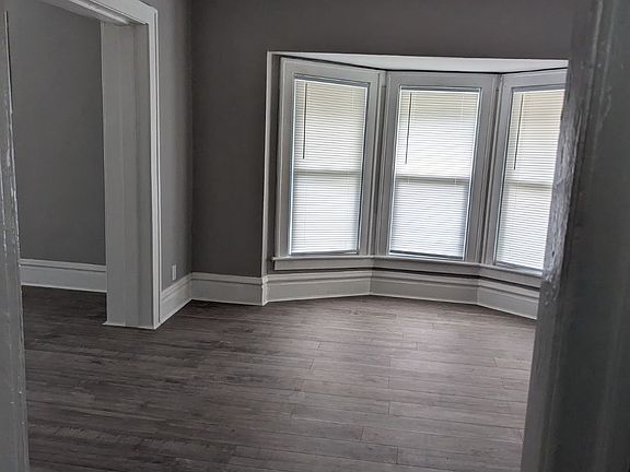3rd image of 813 E Starr Ave