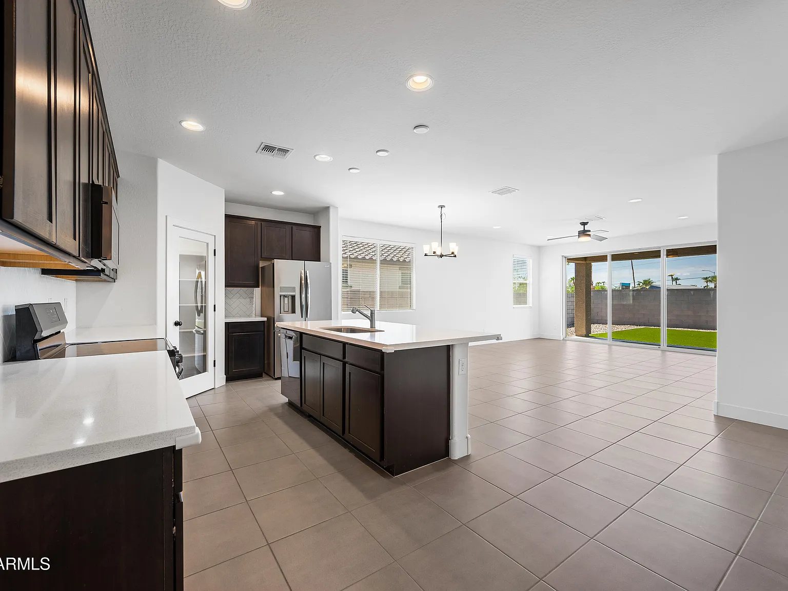 4 bed, 2.0 bath, 1921 sqft, $2,200 — Photo 3