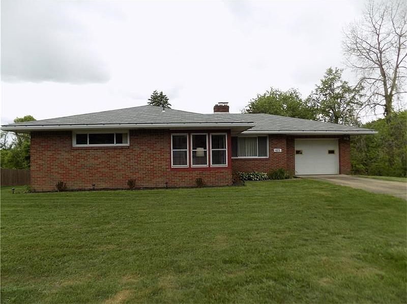 Welcome to 613 Sandy Hill Road! This well maintained 3 bedroom ranch offers convenient first floor l