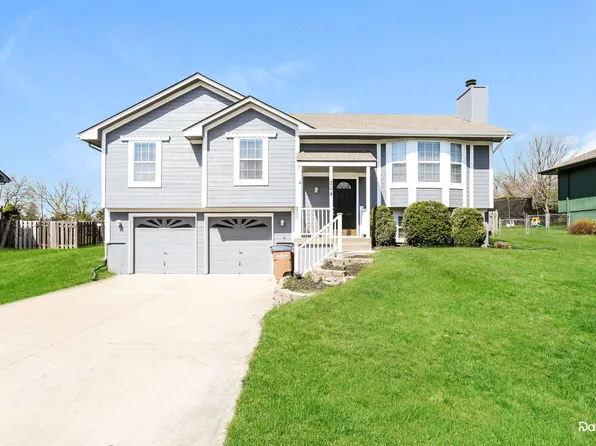 204 S Darrowby Dr, Raymore, MO 64083