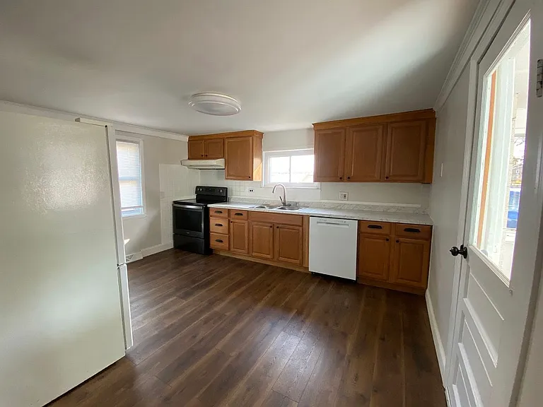 58 Hudson Ave #1 — Photo 7