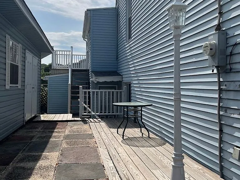 103 S William St — Photo 3