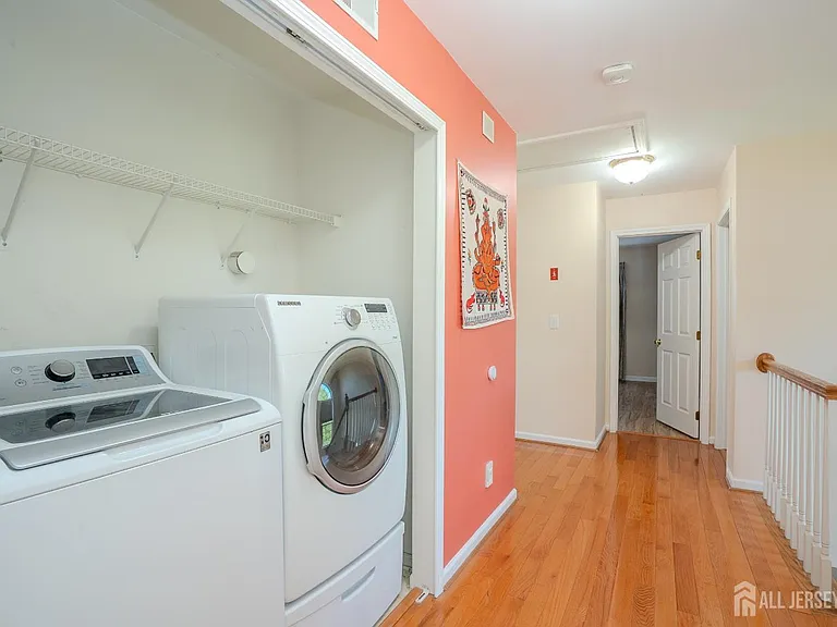 31 Hawthorn Dr — Photo 32