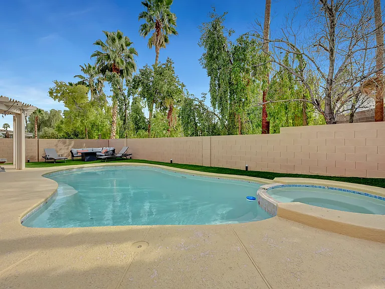 2239 Le Conte Ave — Photo 56