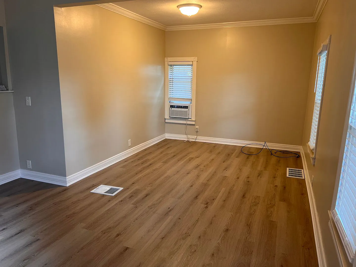 3 bedroom, 2 full bathroom home with basement — Photo 3