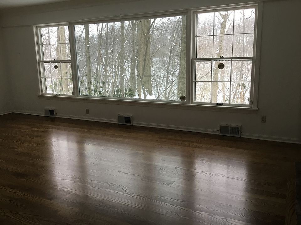 2nd image of 3547 Runnymede Blvd