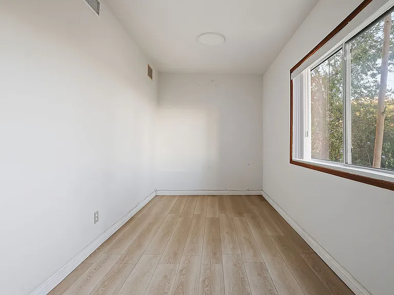 320 Kempton Rd — Photo 31
