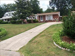 1st image of 320 Woodview Ave
