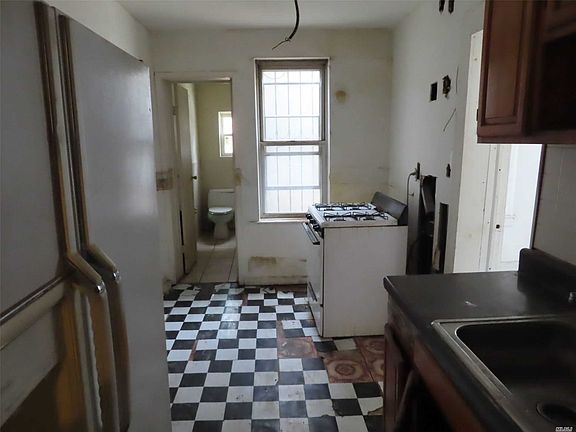 4th image of 1223 Manor Ave