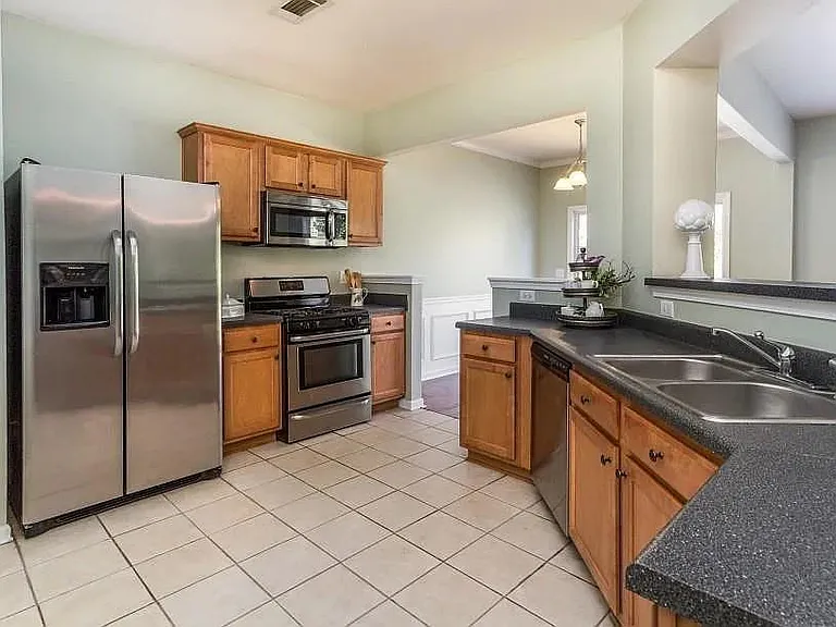 5640 Sterling Ct — Photo 6