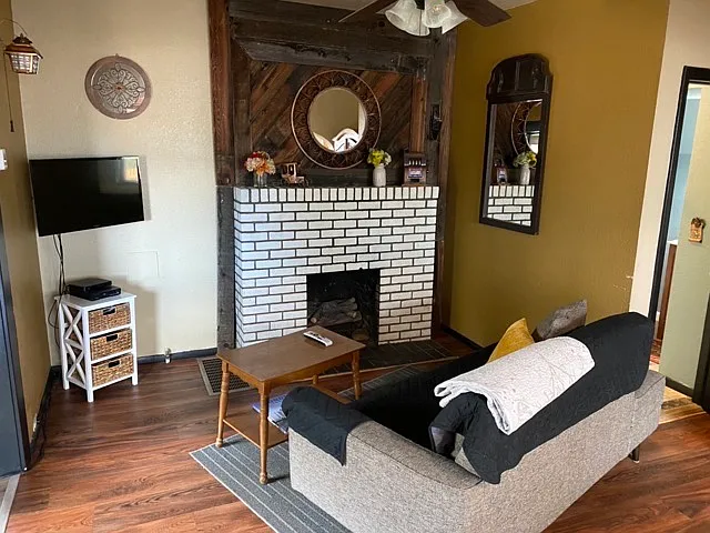 118 E Brookside St #A — Photo 3