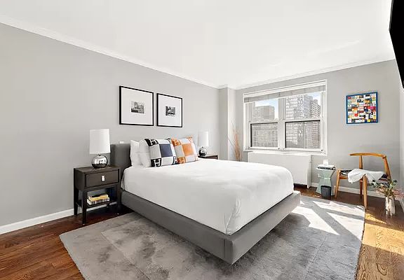5th image of 201 W 70th St APT 10K