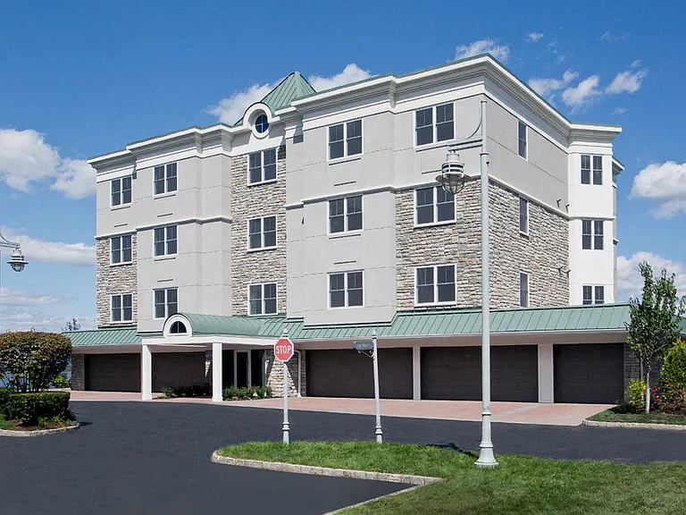 The Harbors Private Garages