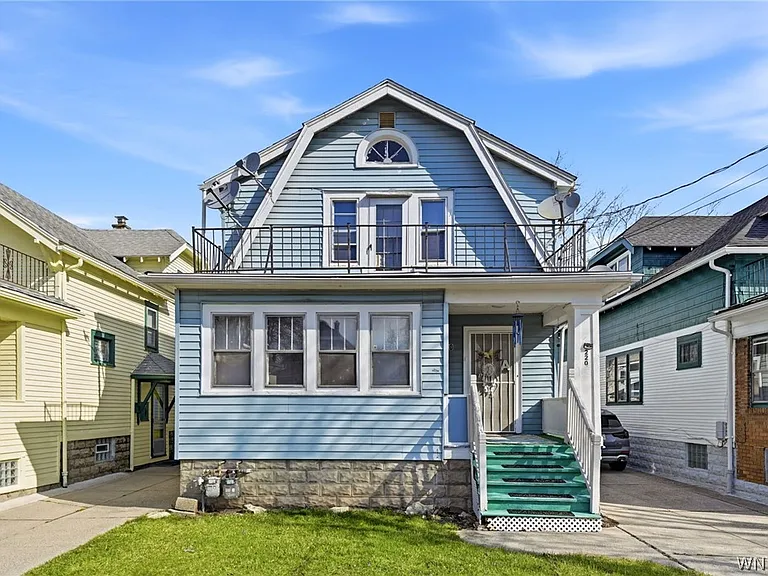 220 Dartmouth Ave — Photo 1