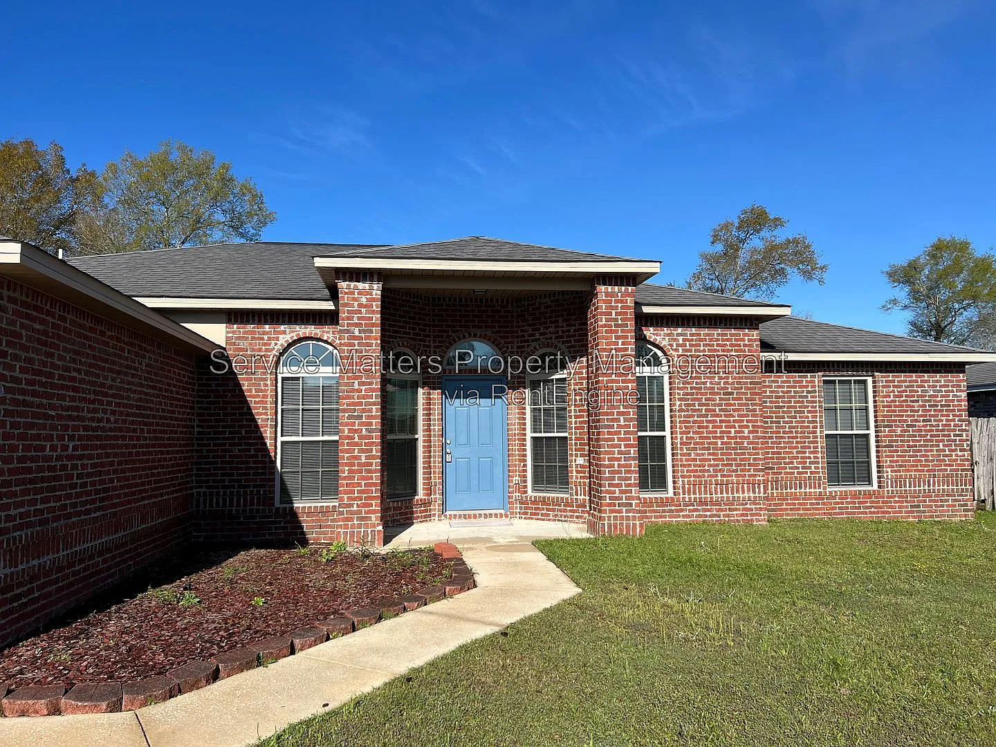4 bed, 2.0 bath, 2012 sqft, $2,100 — Photo 2