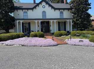 305 S Main St, Versailles, KY 40383