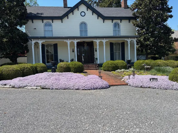 305 S Main St, Versailles, KY 40383