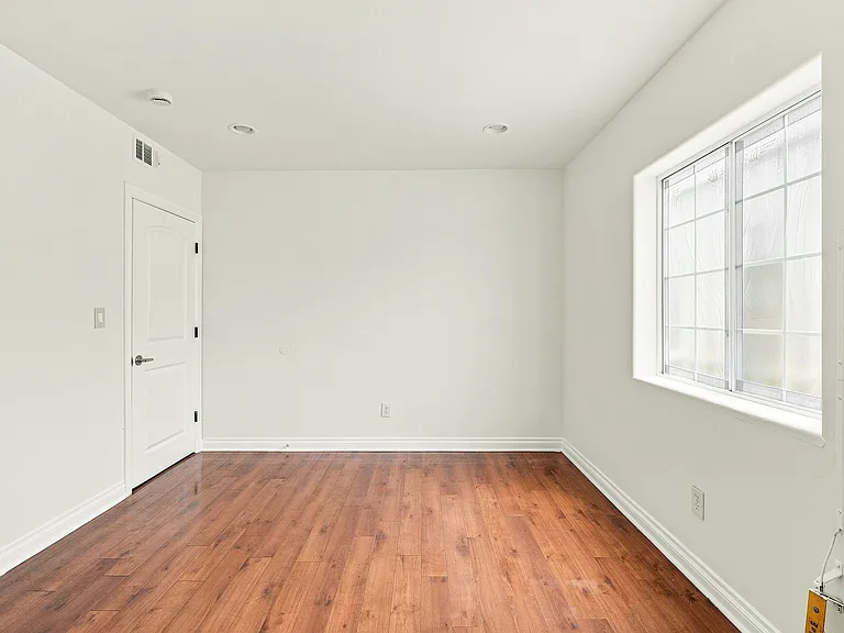 246 E Gage Ave — Photo 14