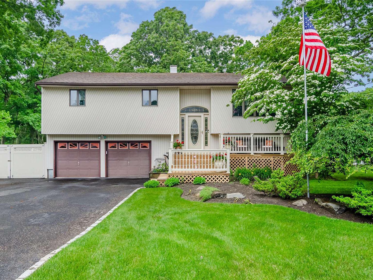 221 Peconic St, Ronkonkoma, NY 11779 Zillow