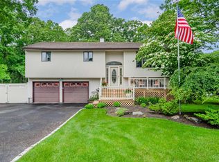 221 Peconic St, Ronkonkoma, NY 11779