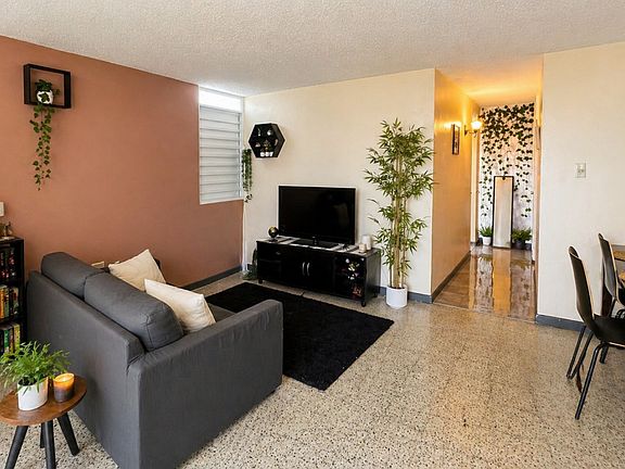 4th image of Urb Miraflores B 97 Casa 48 Calle Aureola