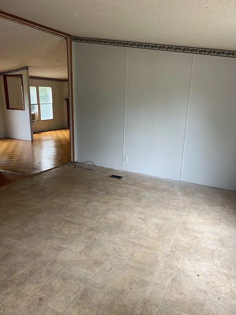 3 bed, 2.0 bath, $850 — Photo 2