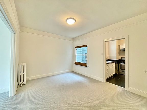 2nd image of 848 Ashbury St APT 3