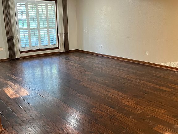 3rd image of 304 Huckleberry Dr