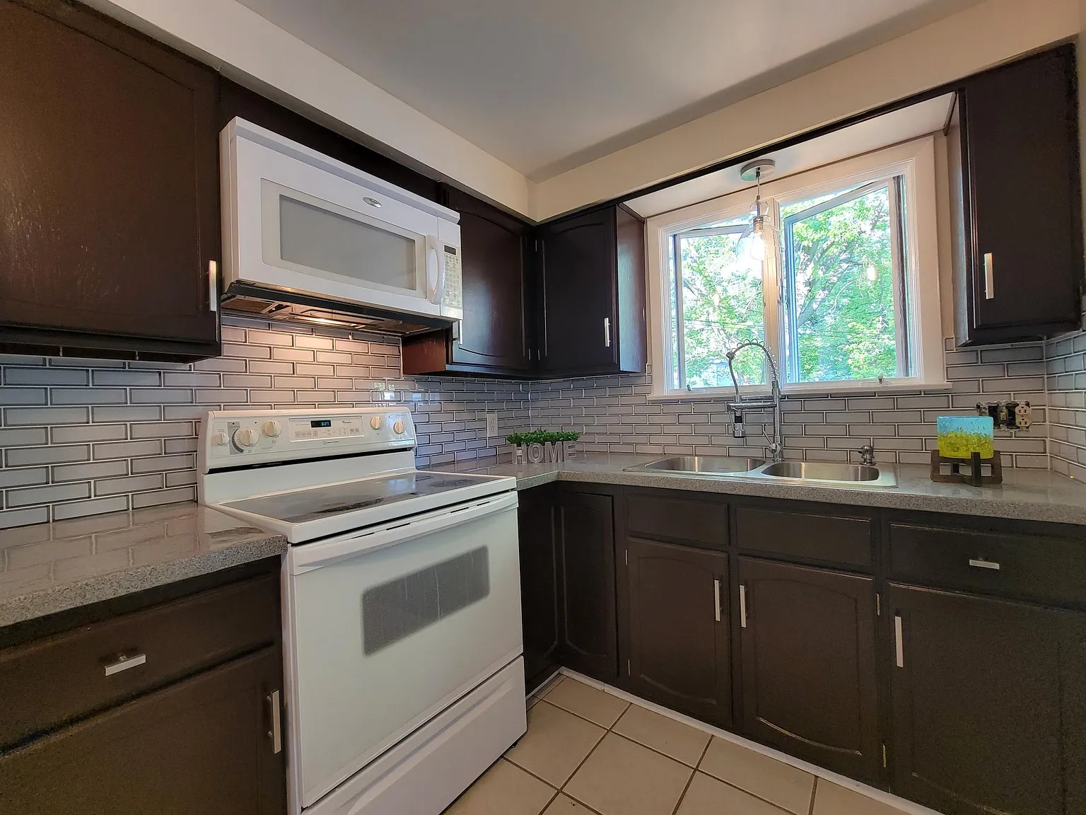 84 W Summerset Ln — Photo 1