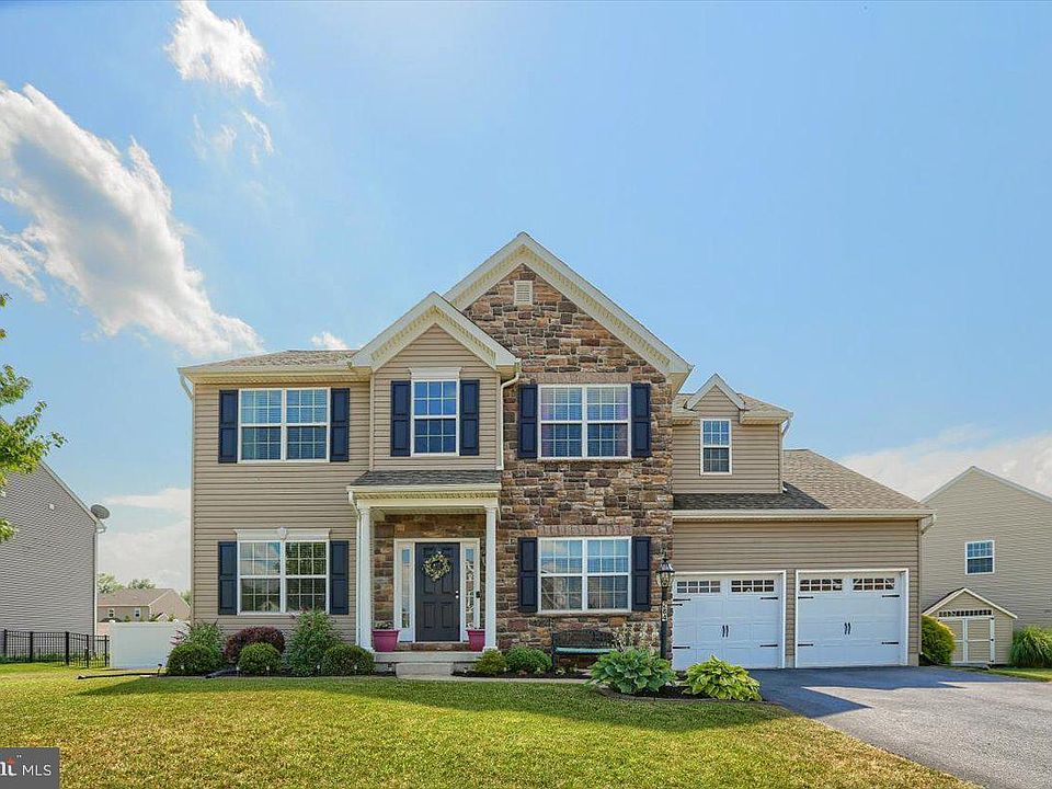1st image of 284 Bridle Ave