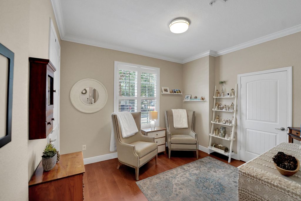 243 SW 7th Street, photo 2