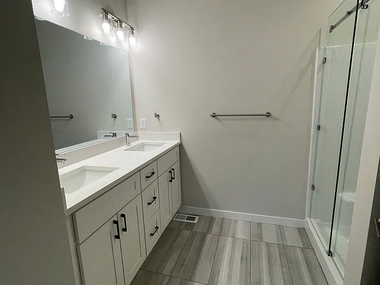 1030 Finch Ln #H — Photo 16