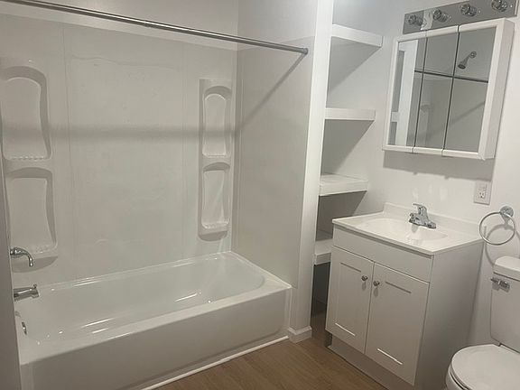 4th image of 445 W Maumee St #3