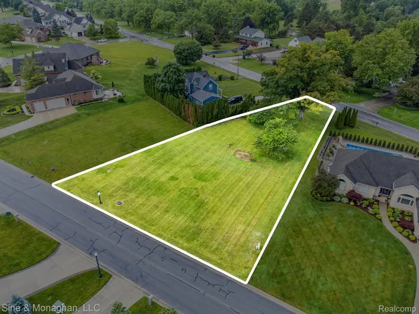 19 Old Course Rd, Saint Clair, MI 48079