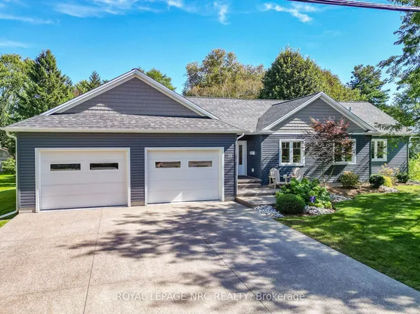22 Crerar Ave, Welland, ON L3C 2Z3