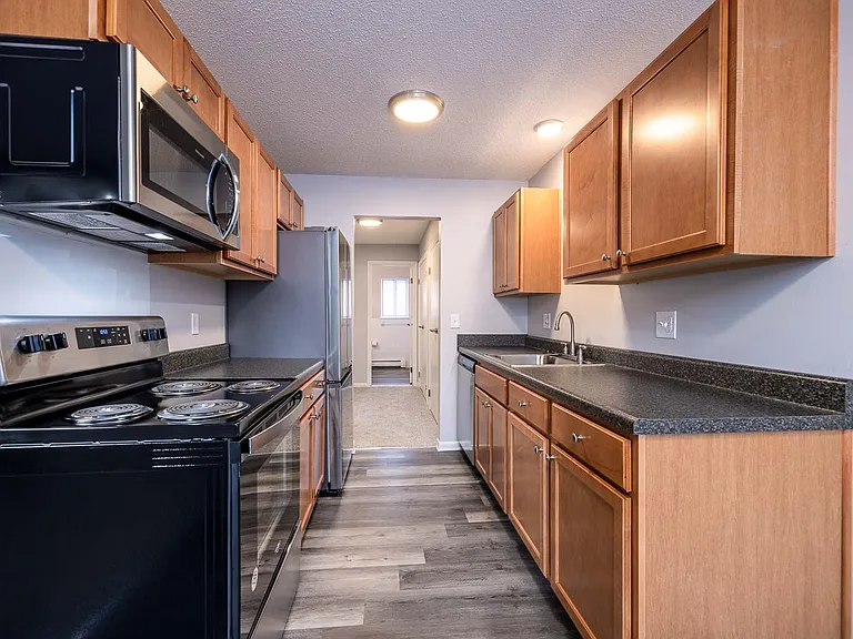 Oakwood Manor Apartments — Photo 6