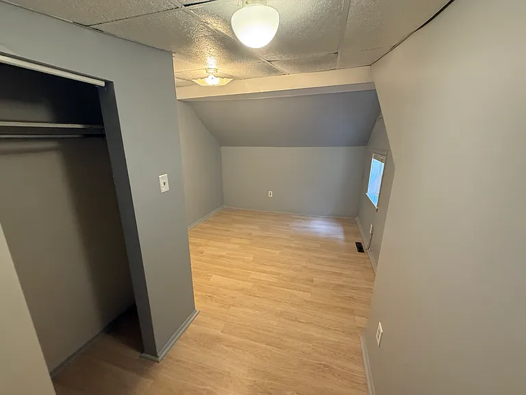 2320 W 11th St — Photo 37
