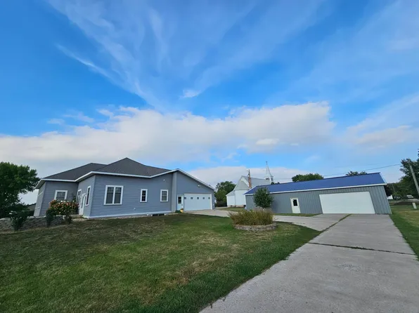 205 1st St N, Fairmount, ND 58030
