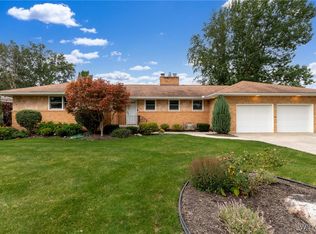 217 W Maplemere Rd, Williamsville, NY 14221