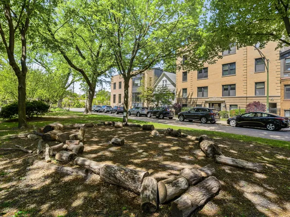 1744 W Henderson St #2, Chicago, IL 60657