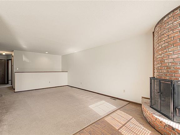 3rd image of 5516 Crest Dr #5518