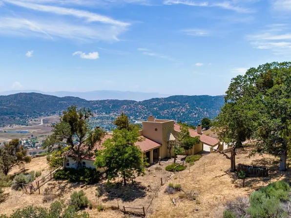 24960 Paramount Dr, Tehachapi, CA 93561